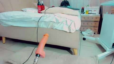 EmillySaenz online show from February 23, 4:35 pm