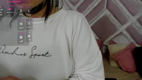Snapshot of emilayton_ chatting on October 17, 6:21 pm emilayton_ online show from October 17, 6:21 pm