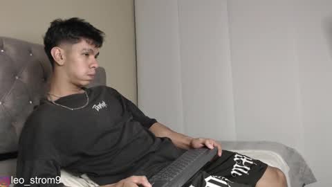 Snapshot of emile_239 chatting on February 17, 3:36 am emile_239 online show from February 17, 3:36 am