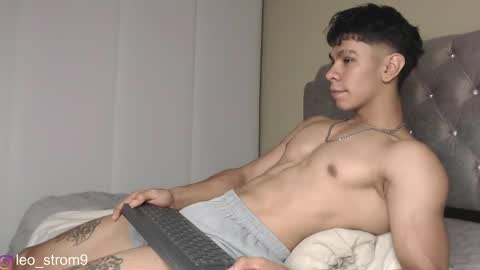 Snapshot of emile_239 chatting on February 27, 4:09 am emile_239 online show from February 27, 4:09 am