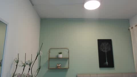 Snapshot of emilee_star chatting on December 14, 1:27 pm Emilee online show from December 14, 1:27 pm