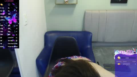 Snapshot of emilee_star chatting on February 5, 1:44 pm Emilee online show from February 5, 1:44 pm