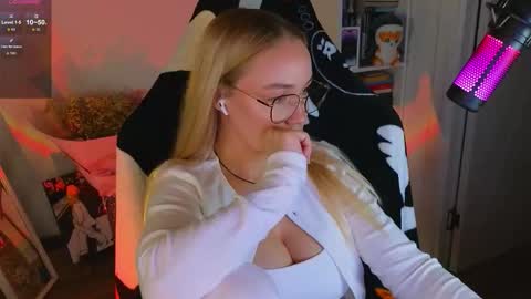 Emili online show from September 20, 6:42 pm