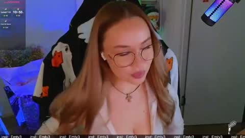 Emili online show from December 18, 11:16 am