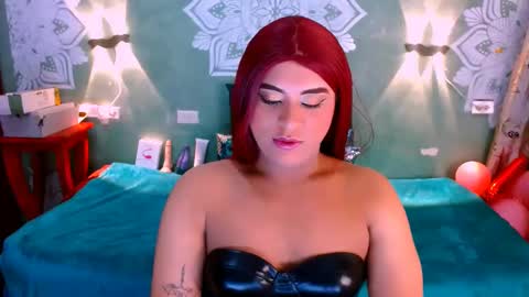 Snapshot of emili_roux chatting on February 18, 12:28 pm Emili roux online show from February 18, 12:28 pm