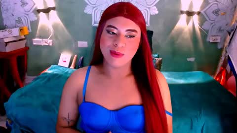 Snapshot of emili_roux chatting on February 22, 1:02 pm Emili roux online show from February 22, 1:02 pm