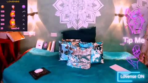 Snapshot of emili_roux chatting on February 25, 1:50 pm Emili roux online show from February 25, 1:50 pm