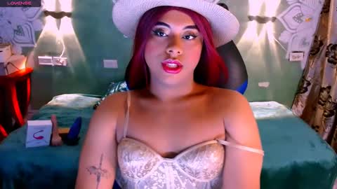 Snapshot of emili_roux chatting on March 4, 1:17 pm Emili roux online show from March 4, 1:17 pm