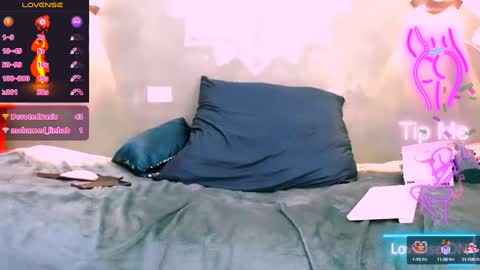 Snapshot of emili_roux chatting on March 12, 6:00 pm Emili roux online show from March 12, 6:00 pm