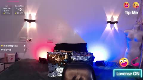 Snapshot of emili_roux chatting on November 22, 3:00 pm Emili roux online show from November 22, 3:00 pm