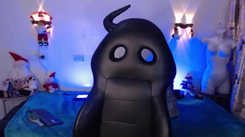 Snapshot of emili_roux chatting on December 13, 7:53 pm Emili roux online show from December 13, 7:53 pm