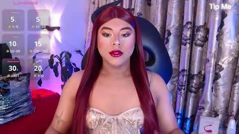 Snapshot of emili_roux chatting on January 13, 12:43 pm Emili roux online show from January 13, 12:43 pm