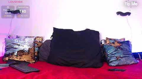 Snapshot of emili_roux chatting on January 14, 1:17 pm Emili roux online show from January 14, 1:17 pm