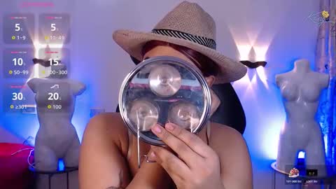 Snapshot of emili_roux chatting on February 2, 12:15 pm Emili roux online show from February 2, 12:15 pm