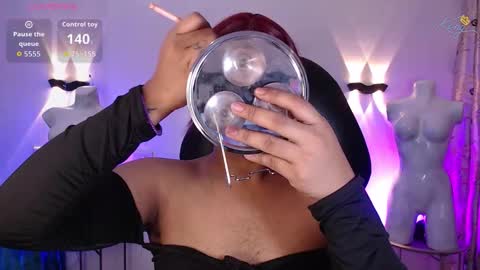 Snapshot of emili_roux chatting on February 5, 11:48 am Emili roux online show from February 5, 11:48 am