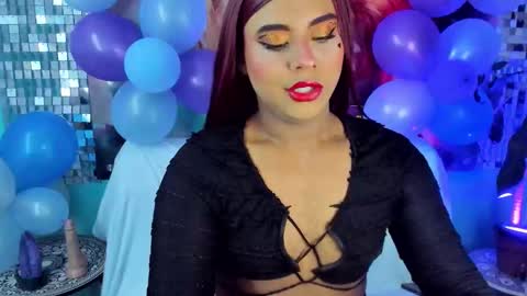 Snapshot of emili_roux chatting on February 11, 6:46 pm Emili roux online show from February 11, 6:46 pm