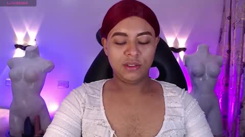 Snapshot of emili_roux chatting on February 19, 12:12 pm Emili roux online show from February 19, 12:12 pm