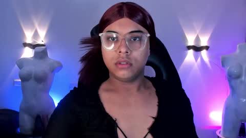 Snapshot of emili_roux chatting on February 23, 12:46 pm Emili roux online show from February 23, 12:46 pm