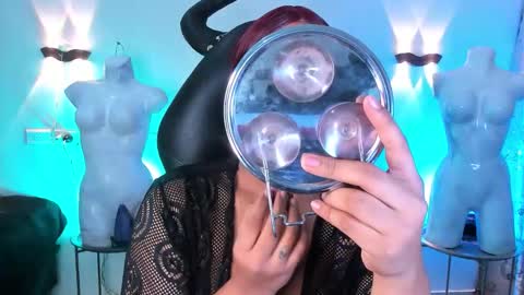 Snapshot of emili_roux chatting on February 27, 9:53 am Emili roux online show from February 27, 9:53 am