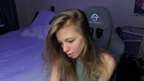 emili_sweet__ online show from December 16, 1:54 pm