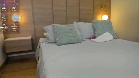 emilia_1040 online show from September 13, 12:27 pm