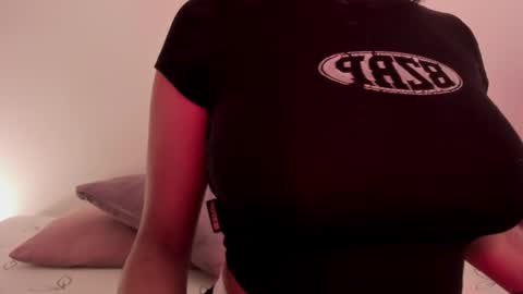 Snapshot of emilia_ghendle chatting on December 20, 12:41 am Emilia Big Boobs online show from December 20, 12:41 am