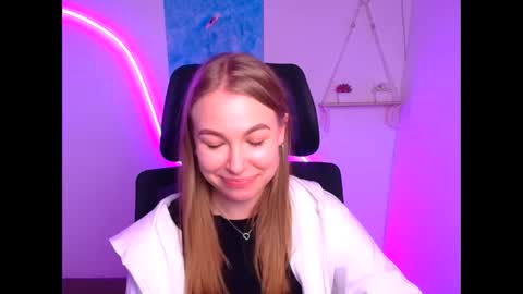 Emilia online show from November 16, 12:33 pm