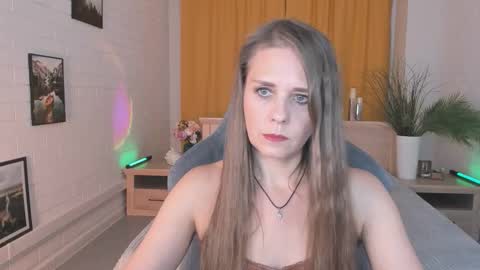 Emilia Bedy online show from September 15, 9:09 am