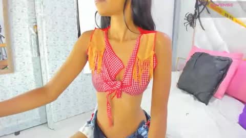 Snapshot of emilibonnie chatting on October 23, 2:22 am emilibonnie online show from October 23, 2:22 am