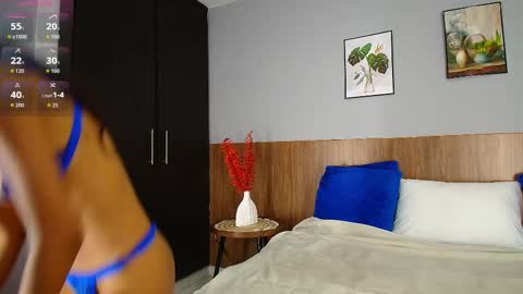 Snapshot of emilibonnie chatting on December 13, 11:21 pm emilibonnie online show from December 13, 11:21 pm