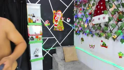 EMILI AND GIN online show from December 20, 7:33 am