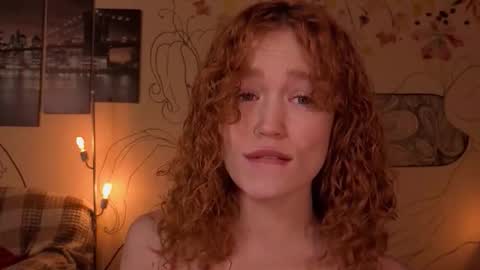 Snapshot of emiliyafox chatting on September 21, 1:24 pm Emi online show from September 21, 1:24 pm