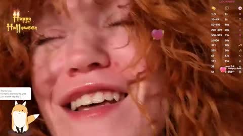 Snapshot of emiliyafox chatting on October 31, 8:21 pm Emi online show from October 31, 8:21 pm