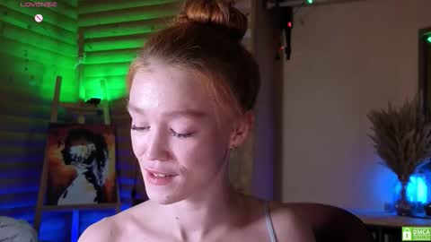 Snapshot of emiliyafox chatting on November 22, 6:45 am Emi online show from November 22, 6:45 am