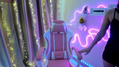 Snapshot of emiliyaqueen chatting on March 6, 2:30 am Emiliya online show from March 6, 2:30 am