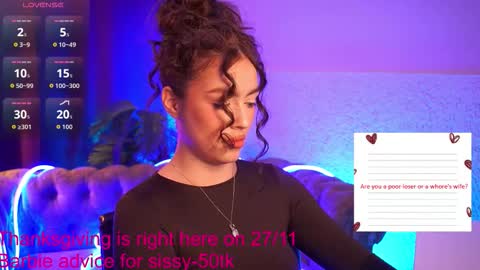 Snapshot of emiliyaroude chatting on November 19, 2:06 pm Emiliya online show from November 19, 2:06 pm