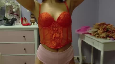 Snapshot of emilly_lust99 chatting on January 14, 10:48 am Emilly online show from January 14, 10:48 am