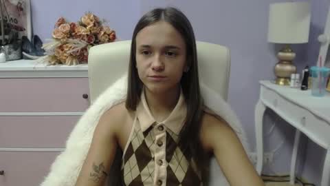 Snapshot of emilly_lust99 chatting on November 19, 7:41 am Emilly online show from November 19, 7:41 am