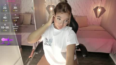 emilly_mell online show from April 9, 11:59 am