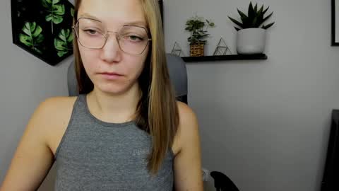 Emilly online show from December 31, 6:16 am