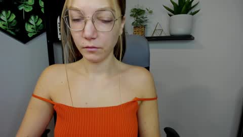 Emilly online show from January 4, 7:24 am