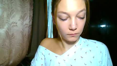 Emilly online show from December 1, 6:51 am