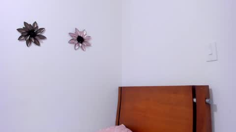 Snapshot of emillygonzalez chatting on January 28, 7:00 pm .  . online show from January 28, 7:00 pm