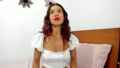 Snapshot of emillygonzalez chatting on January 29, 9:39 pm .  . online show from January 29, 9:39 pm