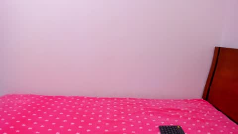 Snapshot of emillygonzalez chatting on February 7, 1:47 am .  . online show from February 7, 1:47 am