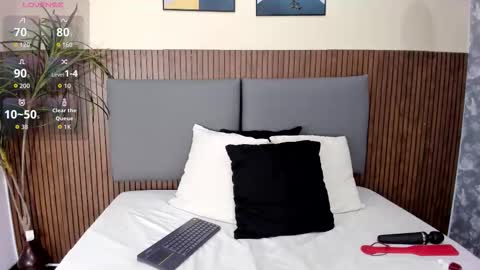 Snapshot of emillyharper_ chatting on October 16, 4:24 am emillyharper_ online show from October 16, 4:24 am
