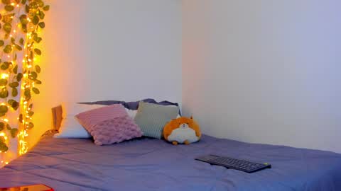 Snapshot of emillyhils1 chatting on January 31, 7:50 am emilly online show from January 31, 7:50 am