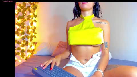 Snapshot of emillyhils1 chatting on March 2, 6:16 am emilly online show from March 2, 6:16 am