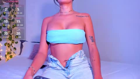 Snapshot of emillyhils1 chatting on October 29, 2:52 pm emilly online show from October 29, 2:52 pm