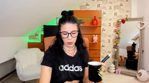 EmillyTaylor online show from October 10, 4:22 am